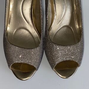 Bandolino Glittering Diamond Thread Silver Peep-Toe Heels size 11